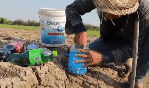 Desliza hacia la izquierda para ver el hallazgo que hizo un pensado y se hizo viral en YouTube. YouTube viral: arroja Coca Cola, Mentos y tinte dentro de misterioso hoyo.