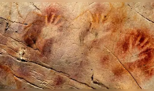 Hallaron tres nuevas huellas de 20 mil años de antigüedad en la cueva de Altamira