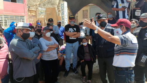 Funcionario edil dialoga con ambulantes de Talara