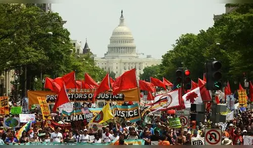 EE.UU: Miles de personas marchan por el clima y contra Trump en Washington