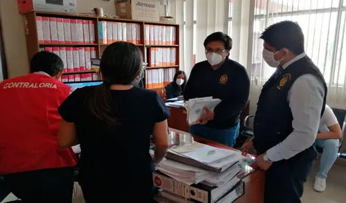 Fiscalía y Contraloría recabaron documentación en oficinas del GRL. Foto: Ministerio Público Fiscalía y Contraloría recabaron documentación en oficinas del GRL. Foto: Ministerio Público