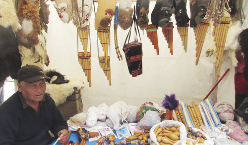 Feria dominical en Huancayo alberga a padres que trabajan en su día Feria dominical en Huancayo alberga a padres que trabajan en su día