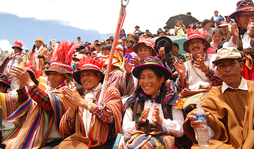 Danzantes y músicos peruanos derrocharon talento en Carnaval Pukllay