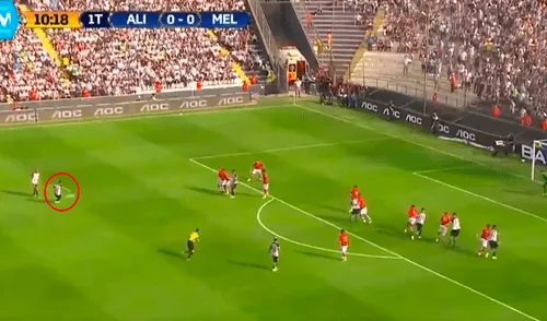 Alianza Lima vs Melgar: Cruzado trató de sorprender a Penny de tiro libre [VIDEO]