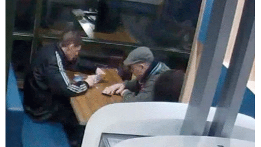 Hombres consumían drogas frente a niños en local de comida rápida 