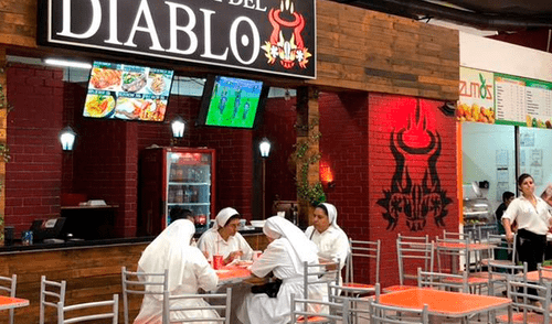 Facebook Viral: ¡Ni judas fue tan valiente! Captan a Monjan almorzando en "La olla del diablo"