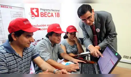 Jóvenes pueden inscribirse para postular a Beca 18 hasta el 23 de noviembre Jóvenes pueden inscribirse para postular a Beca 18 hasta el 23 de noviembre