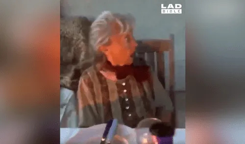 Facebook viral: Muestra su cuerpo lleno de tatuajes y su abuela reacciona así [VIDEO] 