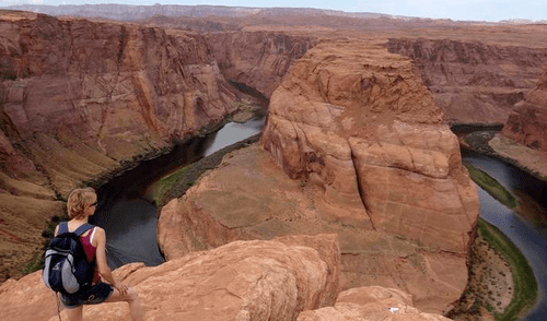 Una turista casi cae a un precipicio al intentar tomar una fotografía [VIDEO]