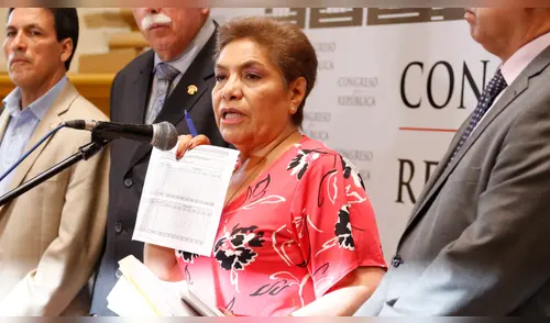 Salaverry pide a Salgado explicar acusación sobre "contrataciones irregulares"