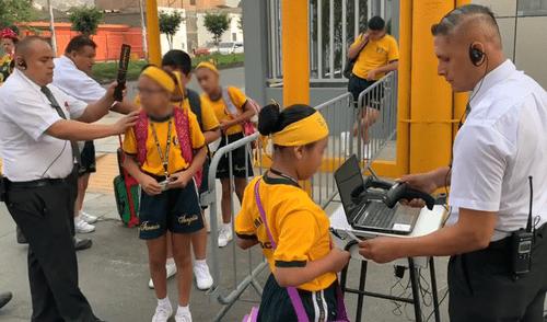 Escolares son revisados con detector de metales en colegio de S.J.L. [VIDEO]