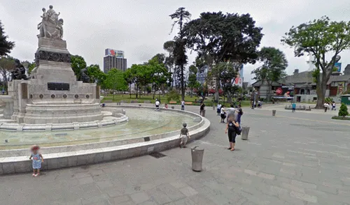 Google Maps: madre peruana es captada en polémica escena que enfurece a usuarios [FOTOS]