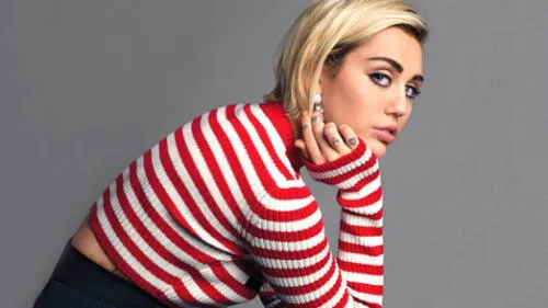 Miley Cyrus: Fan intentó besarla a la fuerza en España [VIDEO]