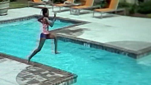 Dramático momento en el que niña salva a su hermanita de 3 años de morir ahogada 