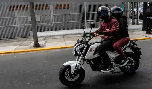Alcalde de Surco propone de dos hombres no viajen juntos en una moto
