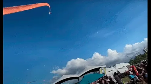 Los asistentes vivieron unos 30 minutos de tensión. Foto: captura Viasblog. Pequeña niña vuela por los aires tras quedar enredada en una cometa y sale ilesa