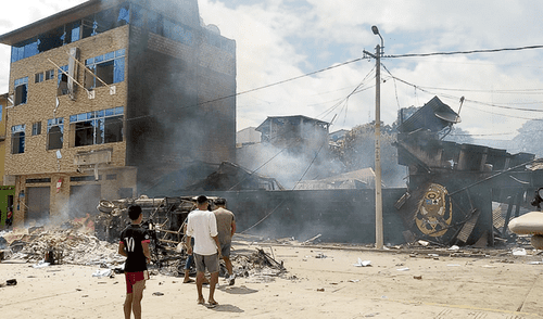 Daños. Decenas de pobladores, azuzados por inescrupulosos, prendieron fuego a la comisaría y quemaron vehículos, armas y equipos. También atacaron la sede de la fiscalía de San Lorenzo.