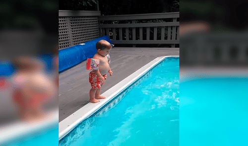 Facebook viral: niño realiza particular 'clavado' en piscina y hace reír a su familia [VIDEO] 