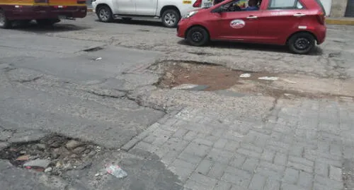 Alcaldes deben rehabilitar pistas dañadas por lluvias para prevenir accidentes de tránsito.