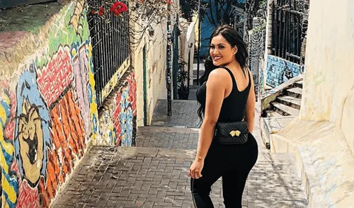 Michelle Soifer muestra más de la cuenta con diminuto short [VIDEO]