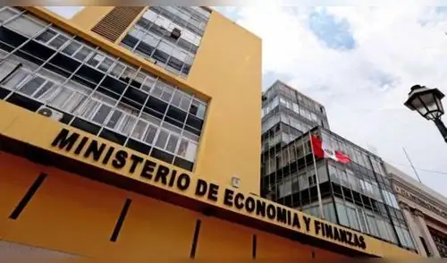 MEF eleva a 4% el PBI para este año, pero se reduce meta de inversión pública MEF eleva a 4% el PBI para este año, pero se reduce meta de inversión pública