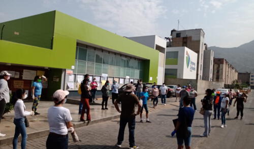 Padre de Familia apuestan por el diálogo con directivos del colegio InnovaSchool