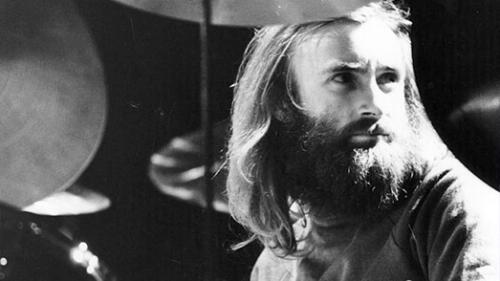 Cantante Phil Collins brinda concierto en silla de ruedas [FOTOS]