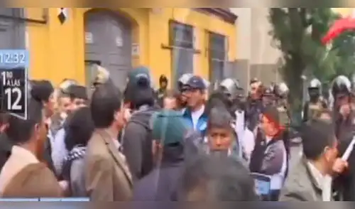 Profesores acatan paro de 24 horas y provocan disturbios en la Av. Abancay [VIDEO]