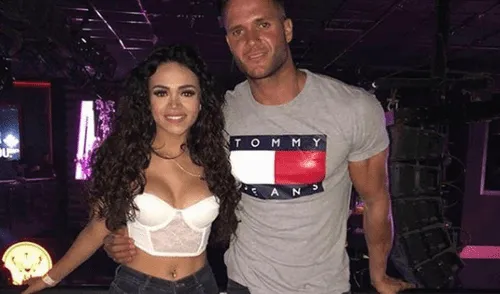 Mayra Goñi comete terrible error con su vestido en preventa de América