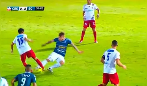 En YouTube, la escalofriante lesión que sufrió un futbolista en Costa Rica | VIDEO En YouTube, la escalofriante lesión que sufrió un futbolista en Costa Rica | VIDEO