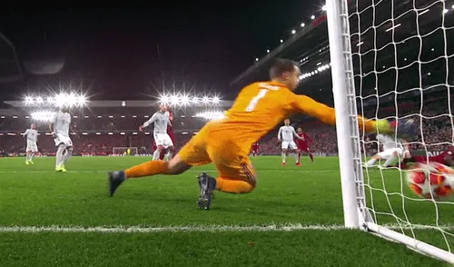 Liverpool vs Bayern Múnich: Neuer le atajó un tremendo cabezazo a Mané [VIDEO]