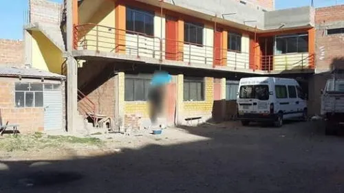 La víctima colgaba de una soga atada sobre la baranda de la casa donde vivía alquilado.