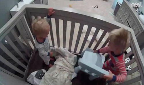 YouTube: bebé logra 'escapar' de su cuna gracias a la ingeniosa ayuda de su hermano mayor