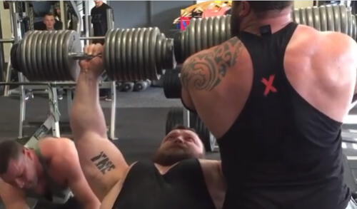 Eddie Hall narró el terrible accidente que sufrió mientras entrenaba en un gimnasio. Foto: Instagram.