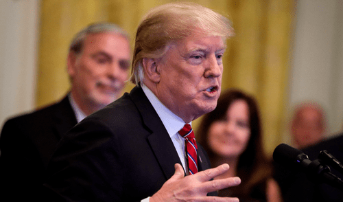 Trump arremete contra exsecretario Tillerson: "Era tonto como la roca"