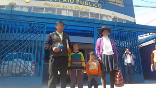 Los padres de Holguer en el 2018 pedía justica en el exterior del Ministerio Público. Foto: archivo LR