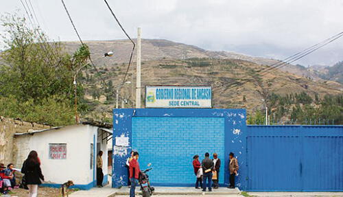 Al retorno todos deben sustentar haber recibido sus tres dosis de la vacuna. Foto: GRA