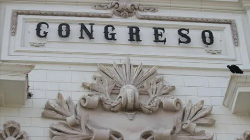 La presidenta del Congreso, Mirtha Vásquez, solicitó poner en conocimiento de los integrantes de las bancada parlamentaria el cronograma “a fin de que se informe adecuadamente a la ciudadanía”. Foto: La República