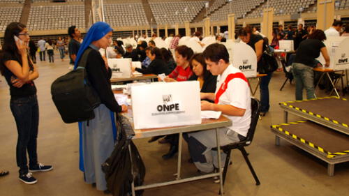 Peruanos en el extranjero pueden conocer sus locales de votación en página web de la ONPE. Foto: La República.