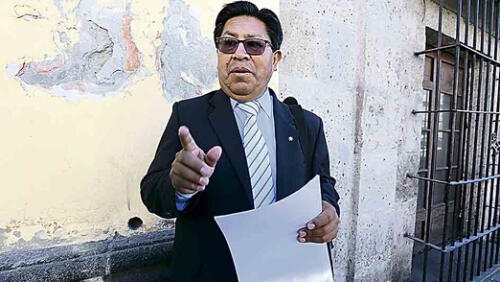 Regidor Jorge Condori espera que, en algún momento, gerentes de la Municipalidad Provincial de Arequipa respondan. Foto: La República