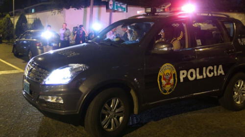 La Policía patrulló por los alrededores de la zona del atraco para atrapar a los delincuentes. Foto: difusión