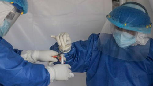 Los trabajadores esperan que su pliego de reclamos sea atendido lo más pronto posible y se evite contagios. Foto: AFP