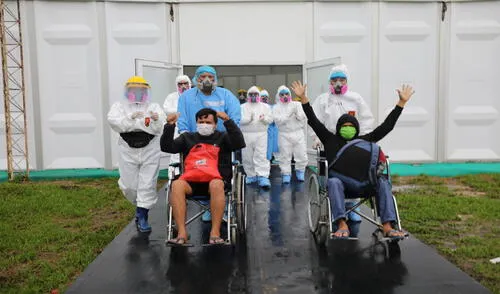 Dos hombres que superaron la COVID-19 salen del Hospital Blanco de Iquitos. Foto: EsSalud Dos hombres que superaron la COVID-19 salen del Hospital Blanco de Iquitos. Foto: EsSalud