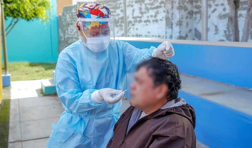 Esta prueba tiene hasta un 96 % de eficacia para descubrir al virus en su forma activa. Foto: Difusión