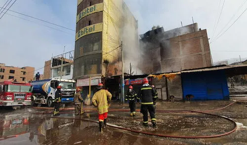 Incendio en Ventanilla logró ser controlado tras una hora de labores.Foto: Vanessa Trebejo / URPI-GLR