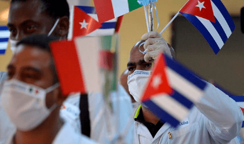 La noticia se da a conocer mientras las autoridades de salud aumentan la capacidad hospitalaria para garantizar la correcta asistencia ante casos de COVID-19. Foto: EFE