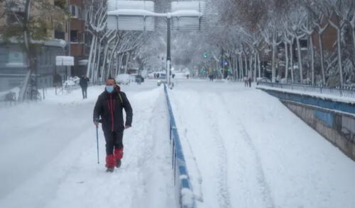 “El compromiso mostrado por los trabajadores de la salud es un ejemplo de solidaridad y dedicación”, señaló el ministro de Salud español, Salvador Illa. Foto: Pacific Press “El compromiso mostrado por los trabajadores de la salud es un ejemplo de solidaridad y dedicación”, señaló el ministro de Salud español, Salvador Illa. Foto: Pacific Press