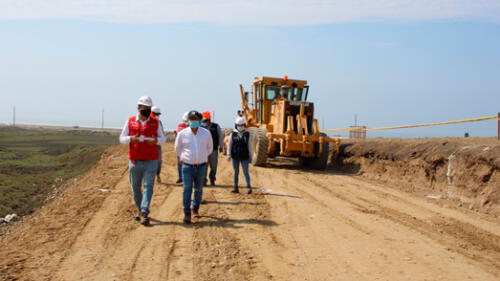Subdirector de la ARCC de La Libertad, Javier Bustamante inspeccionó trabajos en la vía a Chiquitoy. Foto: ARCC