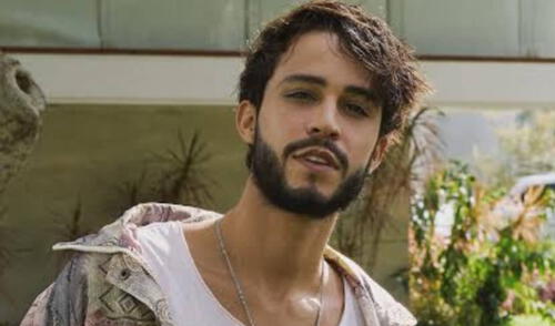 Alejandro Zucca celebra el estreno de su nueva canción. Foto: difusión Alejandro Zucca celebra el estreno de su nueva canción. Foto: difusión