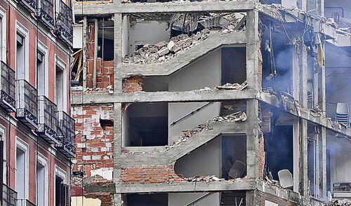 Peligro. Zona fue evacuada para hacer indagaciones. Foto: AFP Peligro. Zona fue evacuada para hacer indagaciones. Foto: AFP
